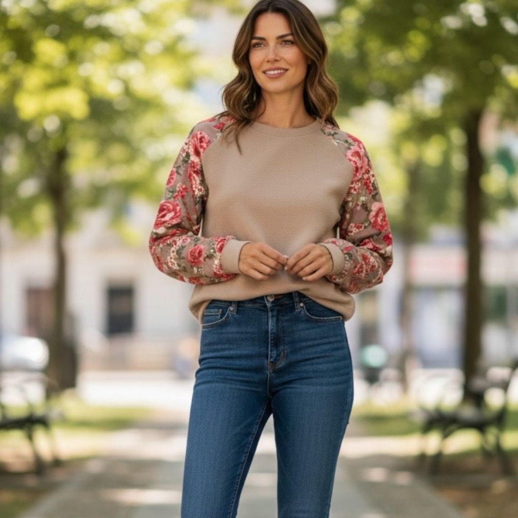 Sudadera con mangas de flores EMERY ROSE Talla S