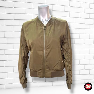 Chaqueta bomber con bordados H&M color Verde militar Talla 11-12 años