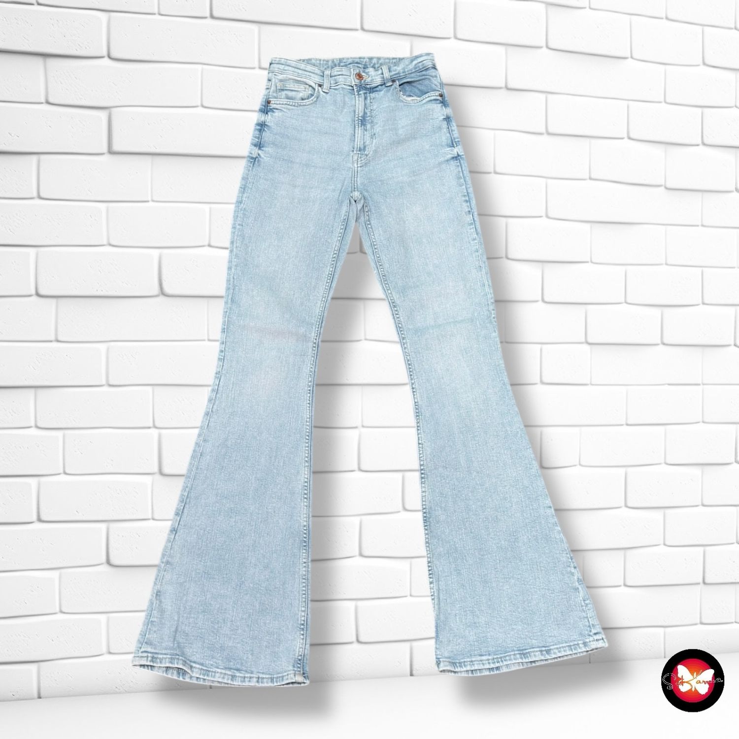 **HOY** Pantalón campana  BERSHKA color Azul vaquero Talla 36