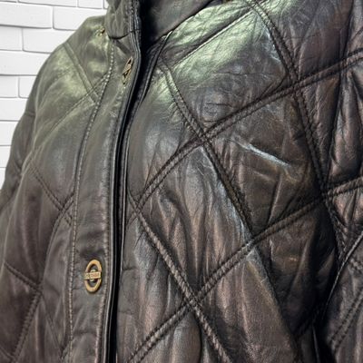 **HOY** Abrigo vintage acolchado de piel  color Negro Talla 44