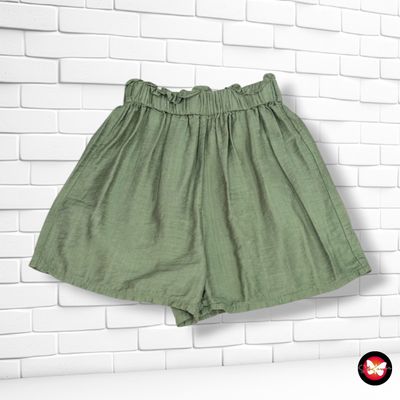 Short sueltito SHEIN color Verde militar Talla M (pequeña)