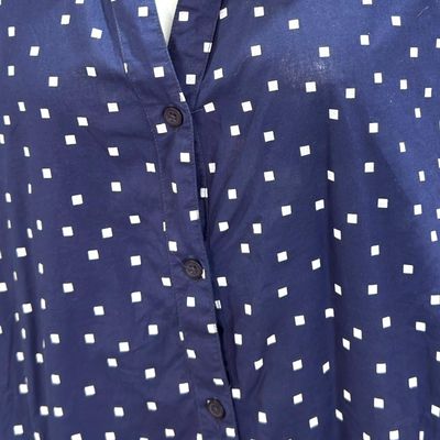 Camisa de manga larga con cuadraditos  color Azul marino y blanco Talla 52