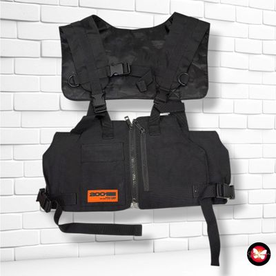 **HOY** Arnes deportivo /chaleco BERSHKA color Negro Talla ÚNICA