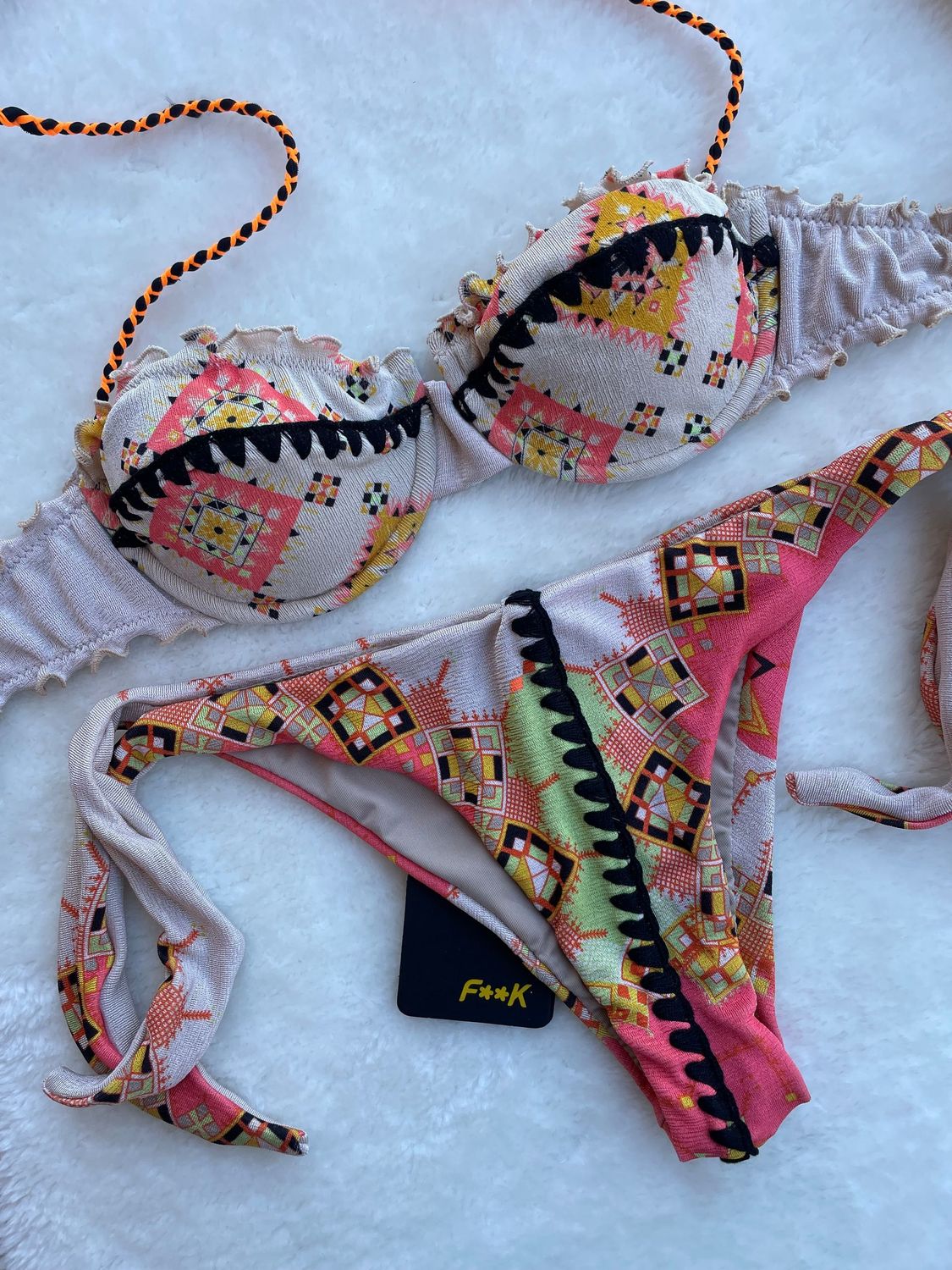 Bikini Tribe con ferretto e slip nodi americano regolabile