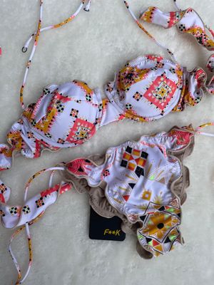 Bikini Tribe con ferretto e slip nodi brasiliano regolabile Bikini Tribe con ferretto e slip nodi brasiliano regolabile