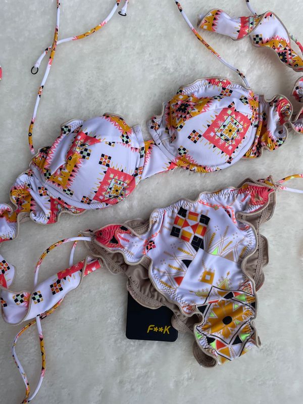 Bikini Tribe con ferretto e slip nodi brasiliano regolabile Bikini Tribe con ferretto e slip nodi brasiliano regolabile