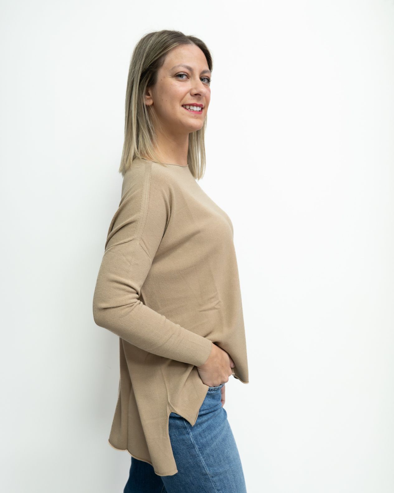 Maglia Vicolo con taglio high-low nocciola