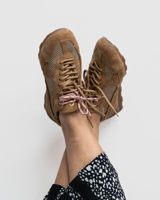 Sneaker Ovyé in camoscio moro