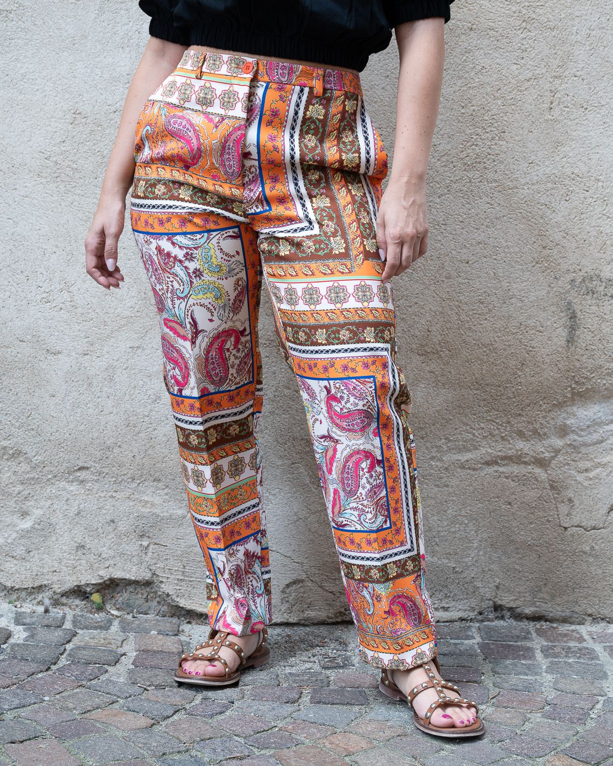Pantalone Vicolo modello capri a fantasia