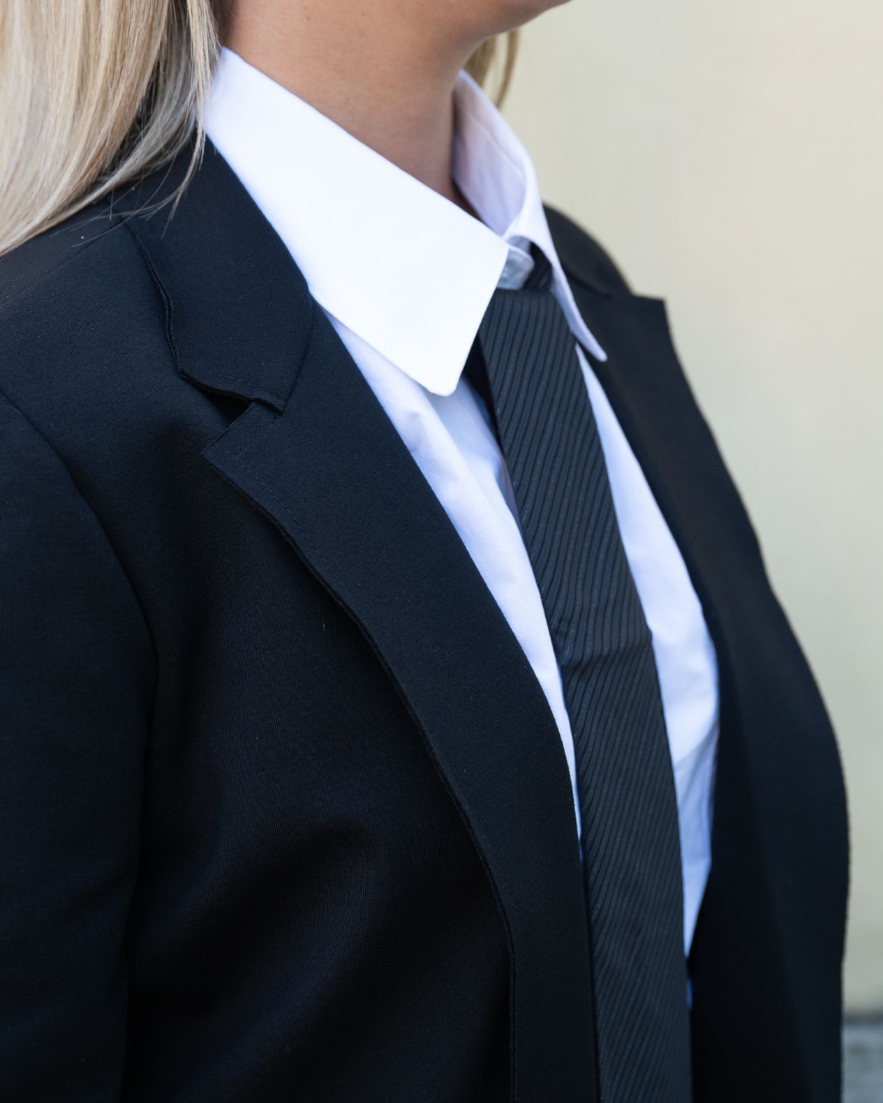 Blazer Maryley taglio vivo nero