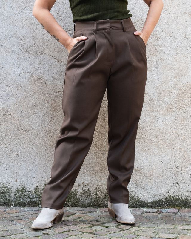 Pantalone Art Love modello mom fit moro