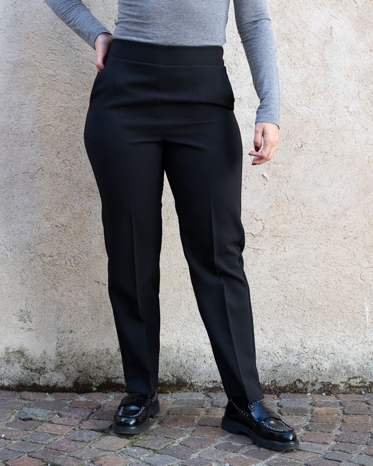 Pantalone Maryley modello sigaretta nero Pantalone Maryley modello sigaretta nero