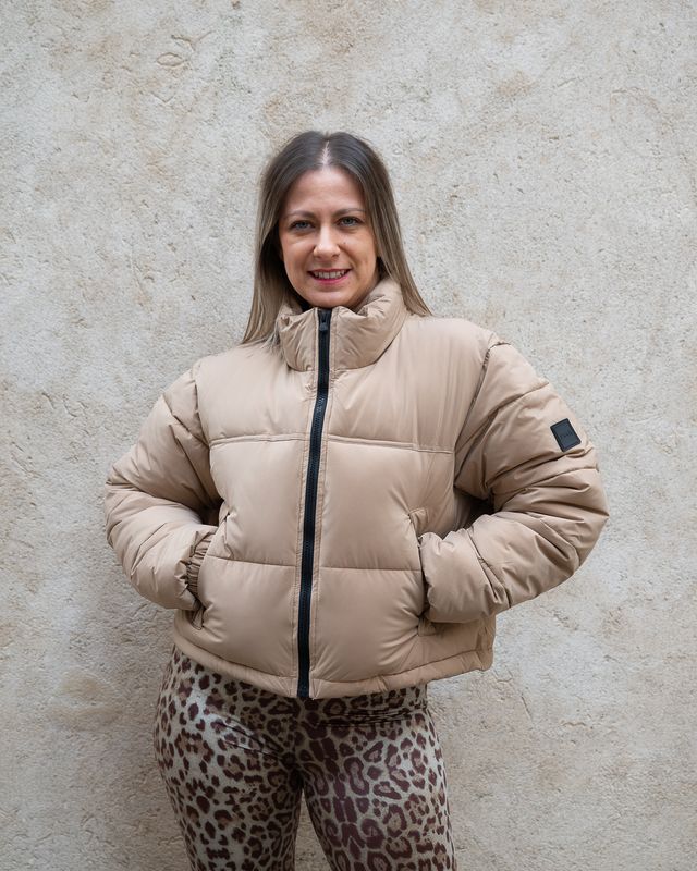 Piumino F**k modello cropped beige