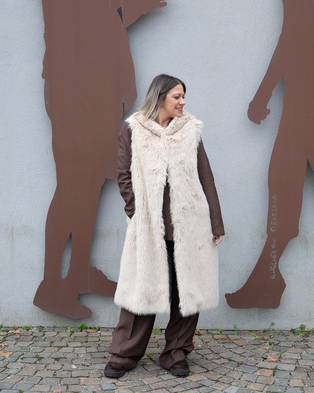 Gilet lungo Vicolo con cappuccio beige Gilet lungo Vicolo con cappuccio beige