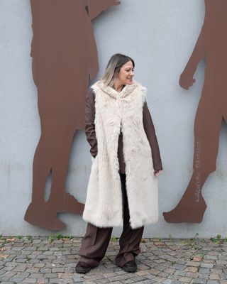 Gilet lungo Vicolo con cappuccio beige Gilet lungo Vicolo con cappuccio beige