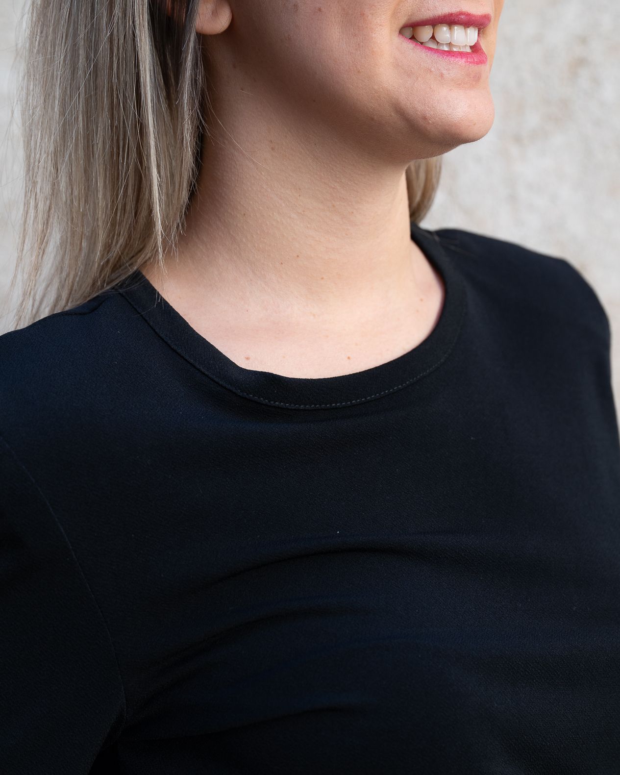 Abito Vicolo con arriccio e spacco frontale nero