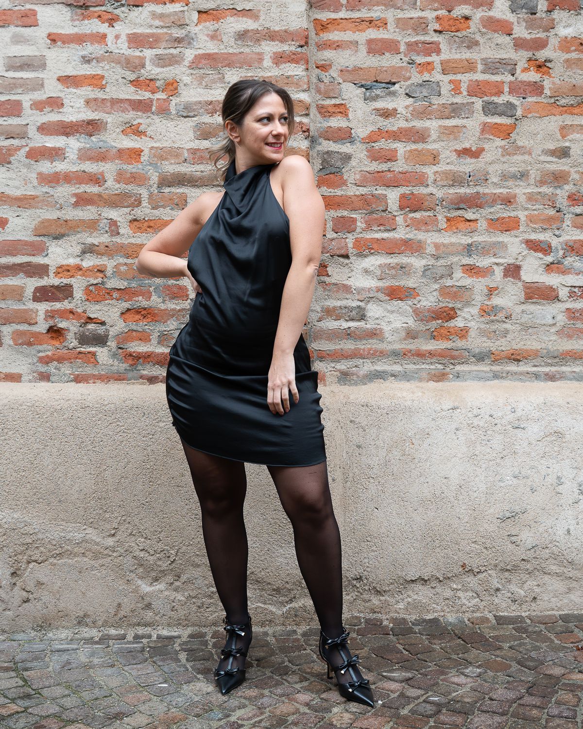 Abito raso Vicolo con scollatura a boccale nero