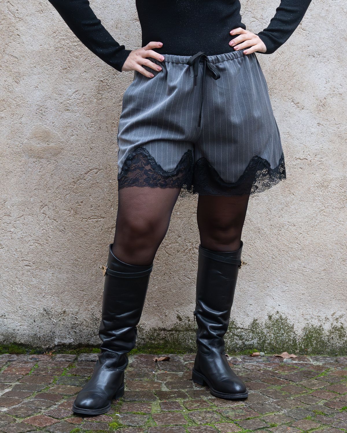 Short HaveOne grigio gessato con pizzo