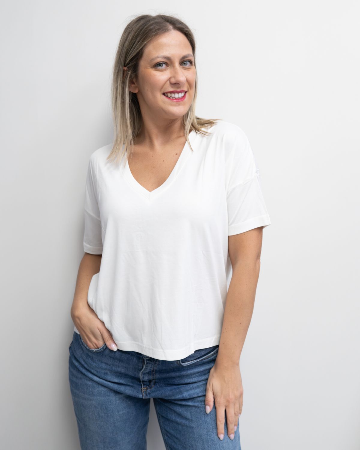 T-Shirt con scollo a V Art Love panna T-Shirt con scollo a V Art Love panna