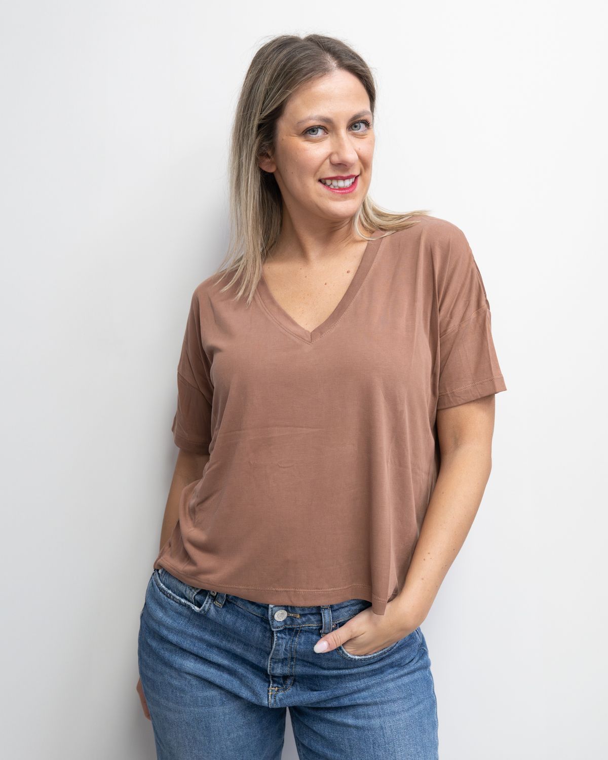 T-Shirt con scollo a V Art Love moro T-Shirt con scollo a V Art Love moro