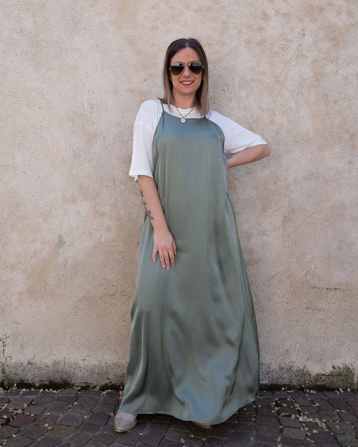 Abito lungo in raso HaveOne scollo pari frontale salvia