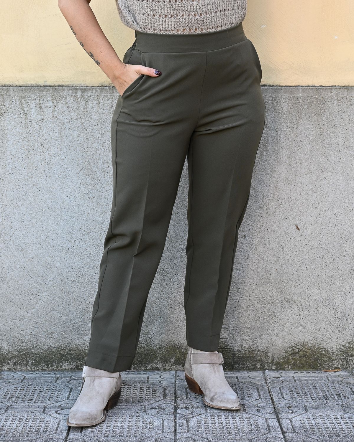 Pantalone Maryley modello sigaretta verde militare