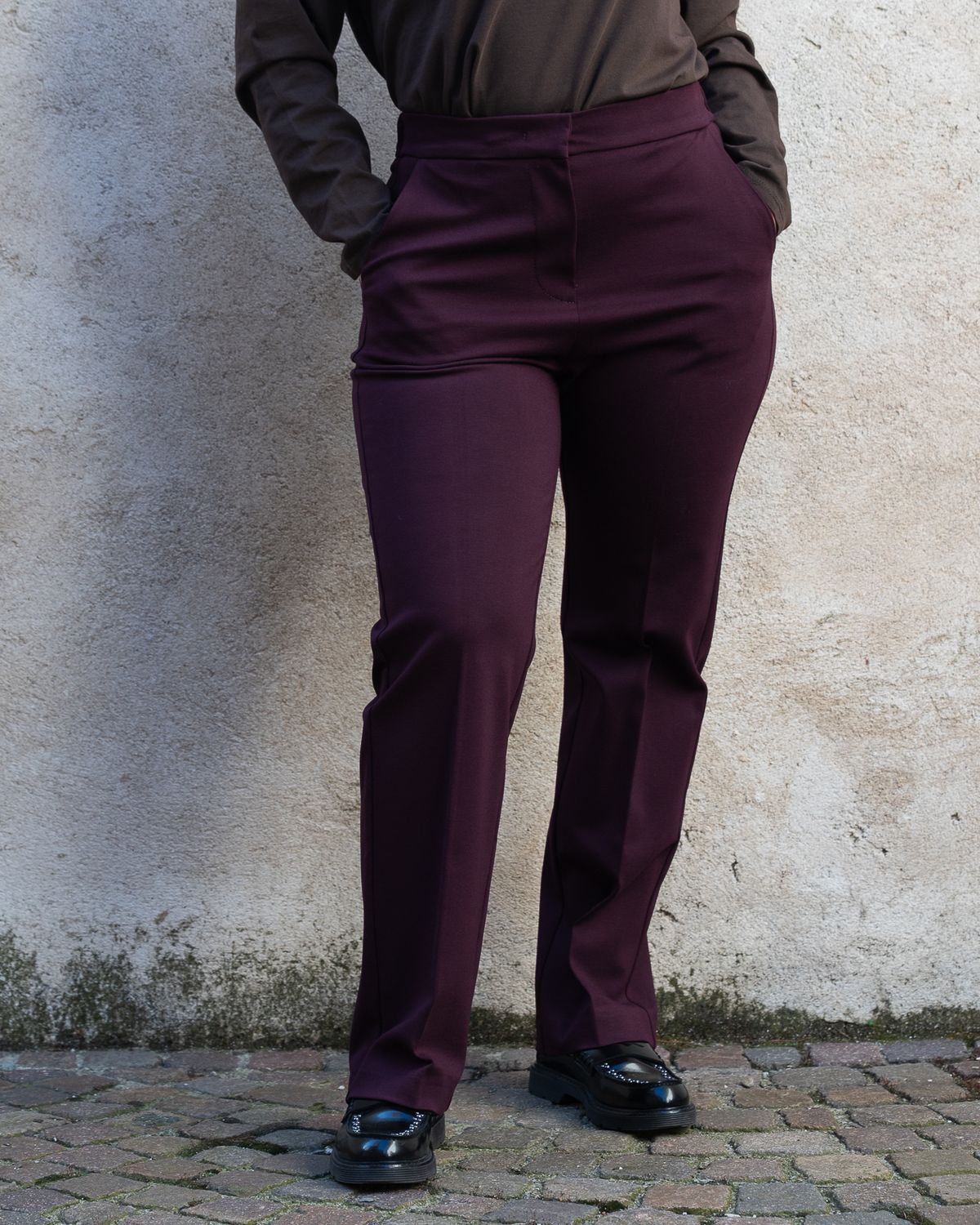 Pantalone Maryley con gamba dritta prugna Pantalone Maryley con gamba dritta prugna