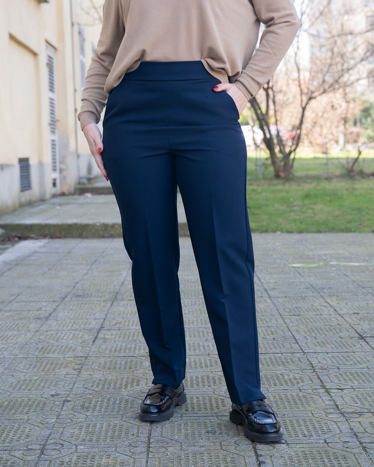 Pantalone Maryley modello a sigaretta blu