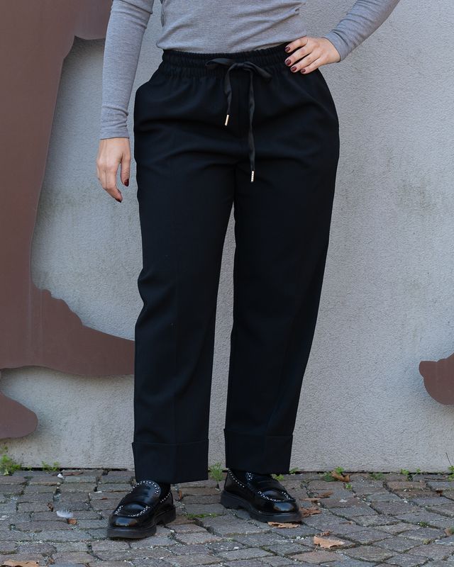 Pantalone Maryley nero con risvolto Pantalone Maryley nero con risvolto
