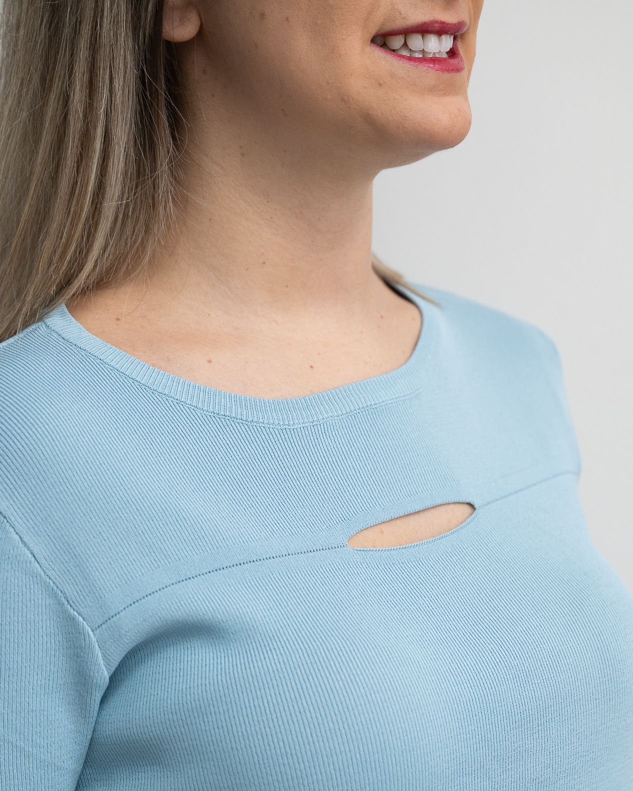 Maglia Gabriella Gucci con apertura a goccia azzurro