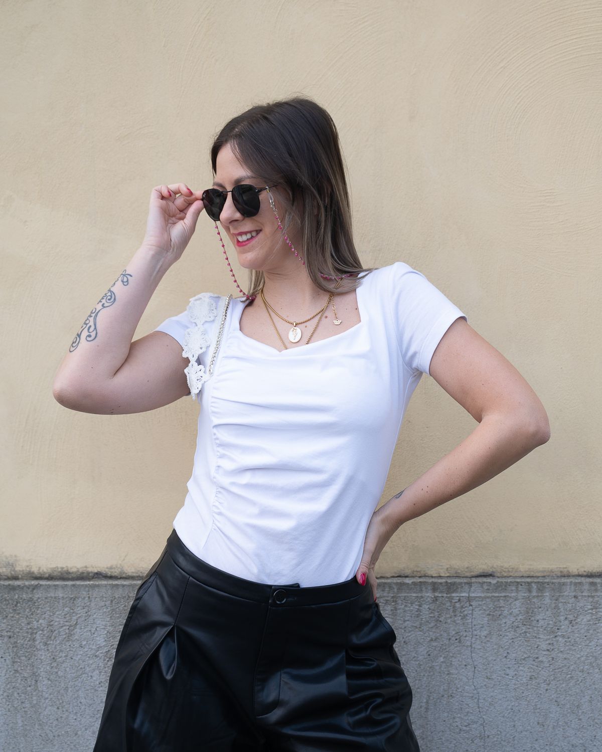 T-Shirt Fly Girl con scollo quadrato bianca