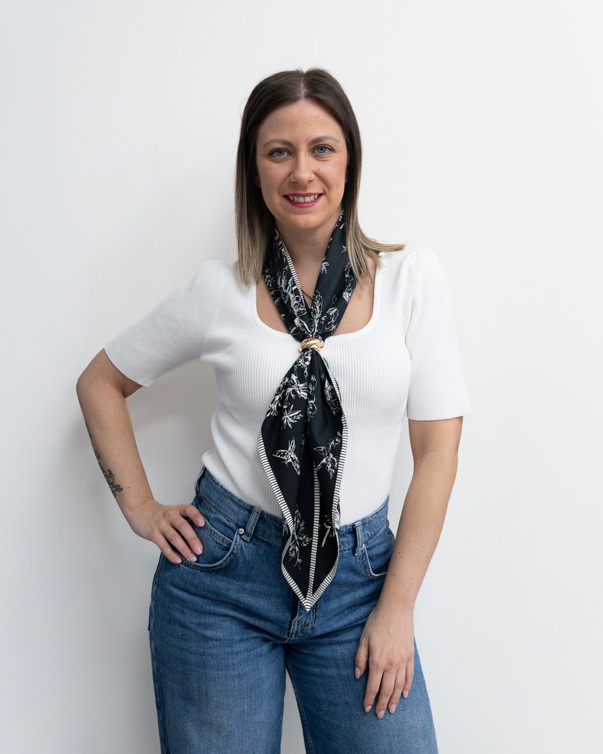 Foulard a fiori nero