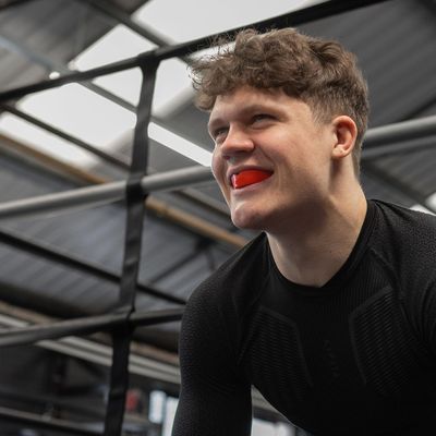 SAFEJAWZ Sports Mouthguard Slim Fit, Adult and Junior Mouth Guard with Case for Boxing, Basketball, Lacrosse, Football, MMA, Martial Arts, Hockey and All Contact Sports (Adult 12+ Years, Red)