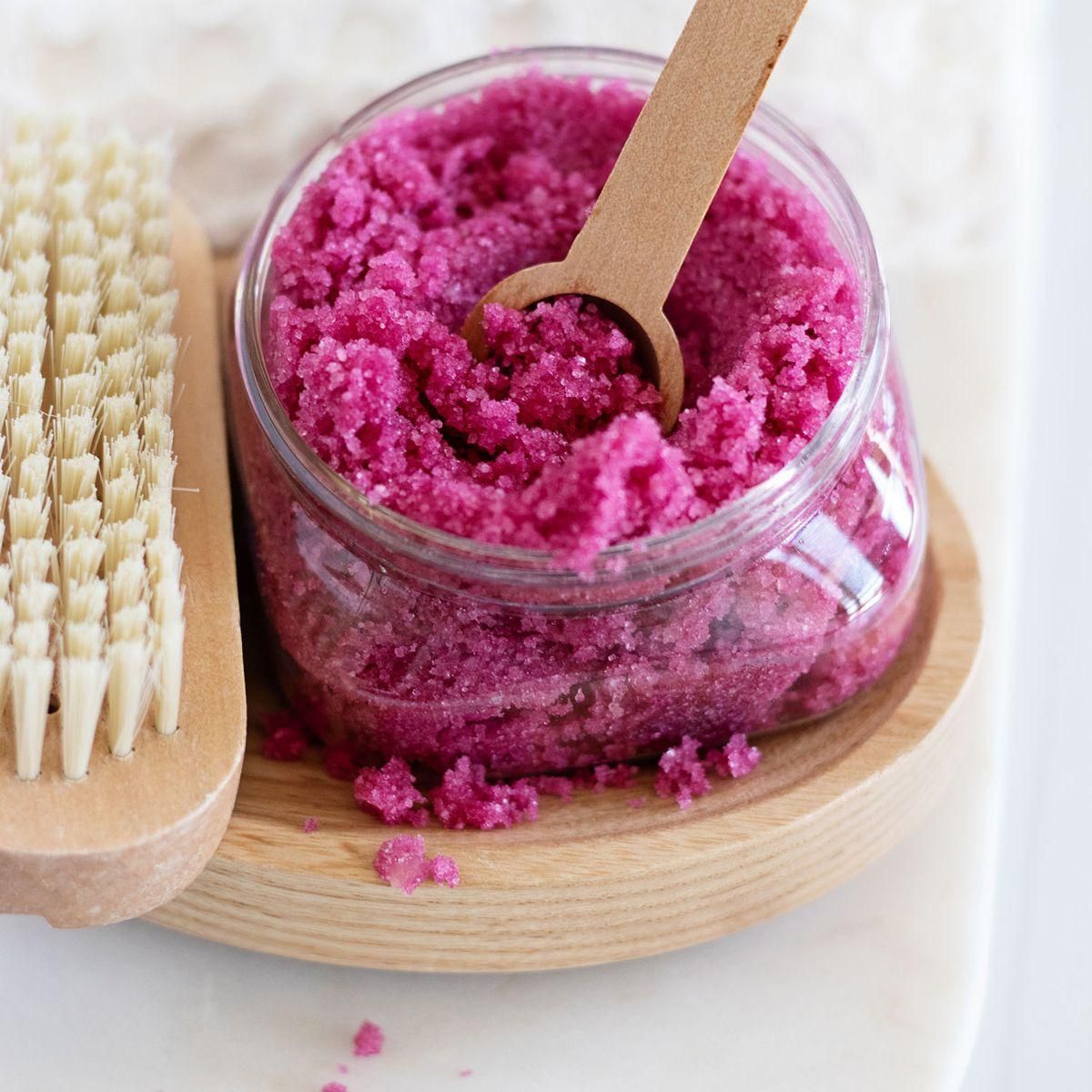 Strawbery body scrub
