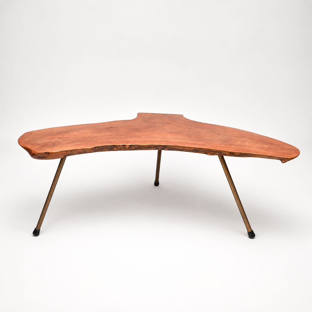 ​Mid-Century Freeform Live-Edge Tripod Coffee Table in the Manner of Carl Auböck, c.1950s/60s
