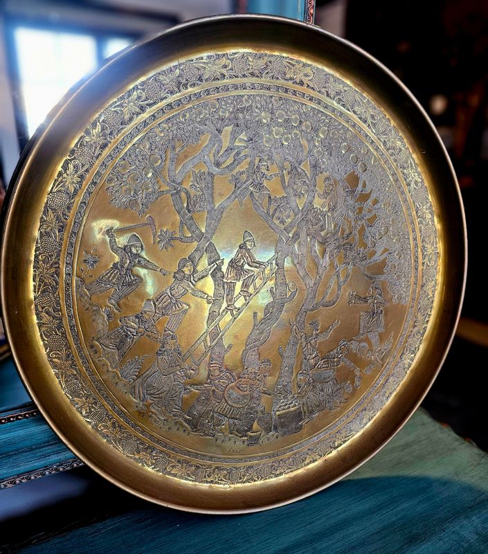 GILT BRASS EMBOSSED GOLD HANGING WALL DECO PLATE