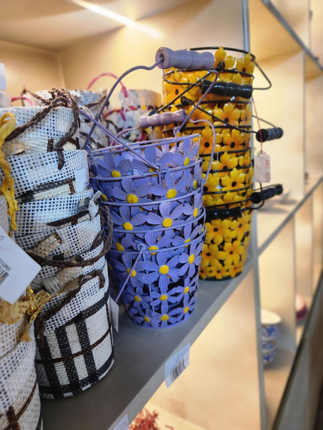 SMALL DECORATIVES COLORED BASKET