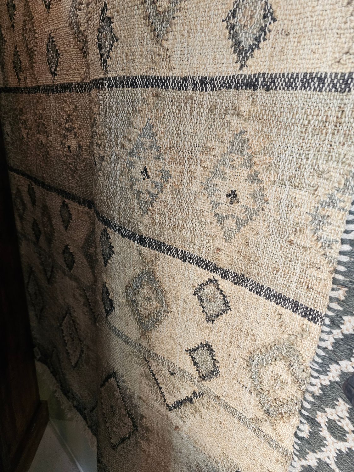 HANDMADE INDIAN BLACK AND WHITE WEAVE MAT