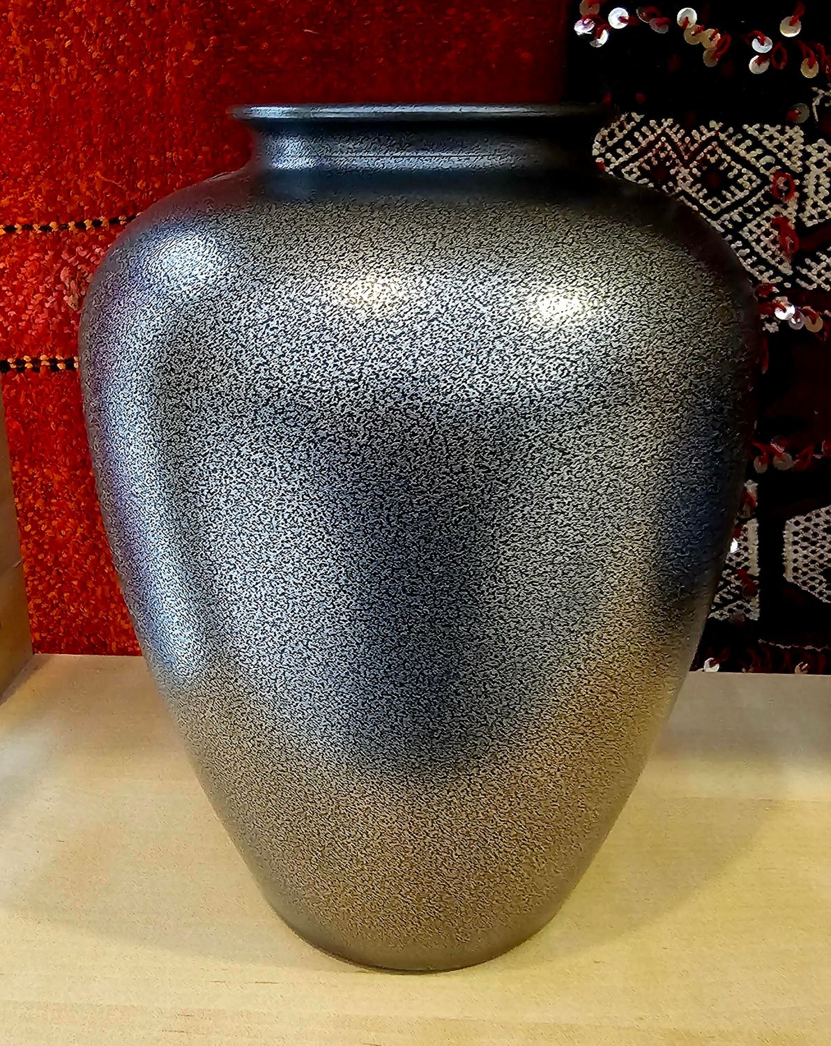 DARK GRAY TITANIUM ACCENT VASE