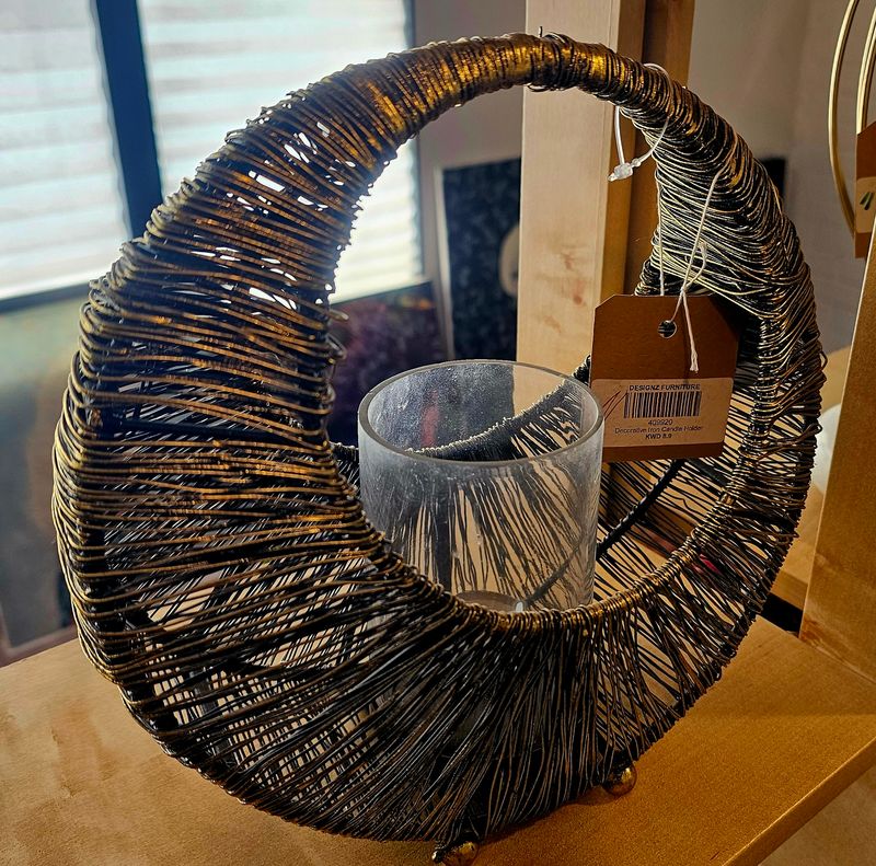 DECORATIVE GOLD WIRED IRON CANDLE HOLDER