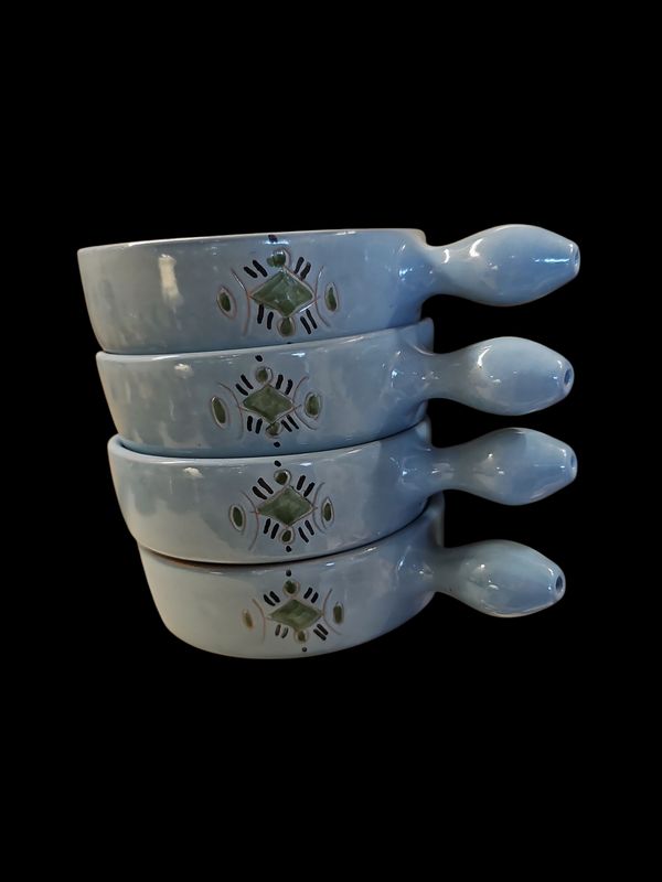 CERAMIC EGG PLATE W HANDLE