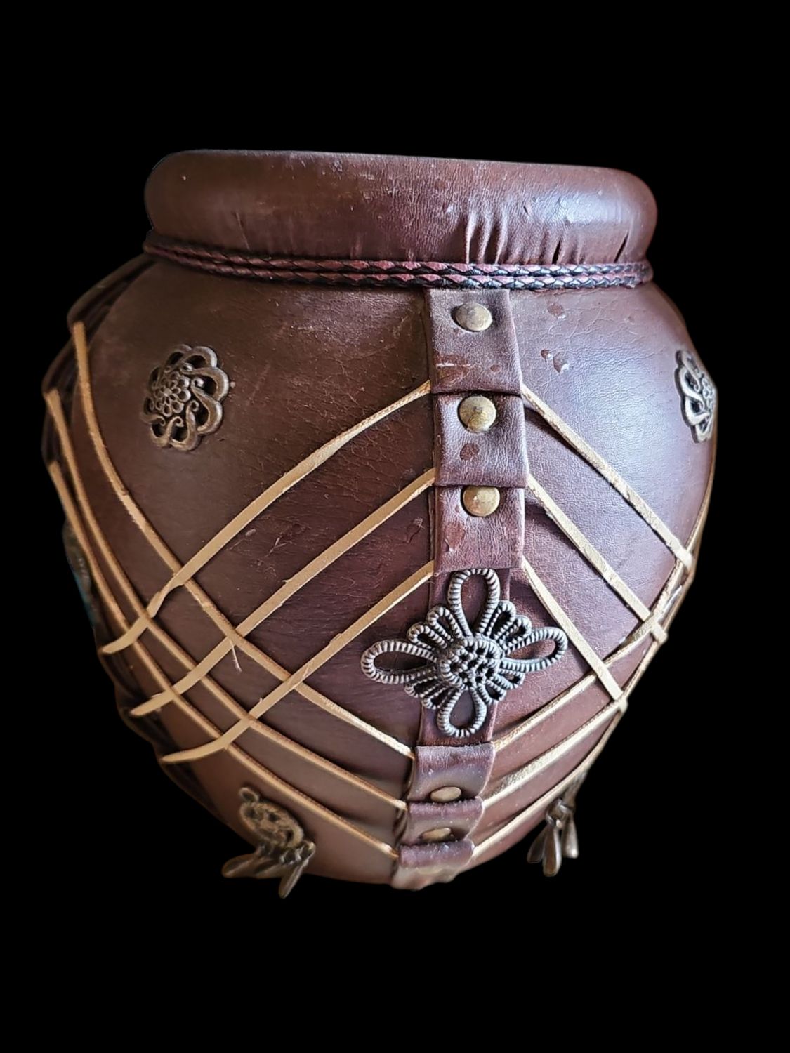 LEATHER HANDMADE VASE MEDIUM