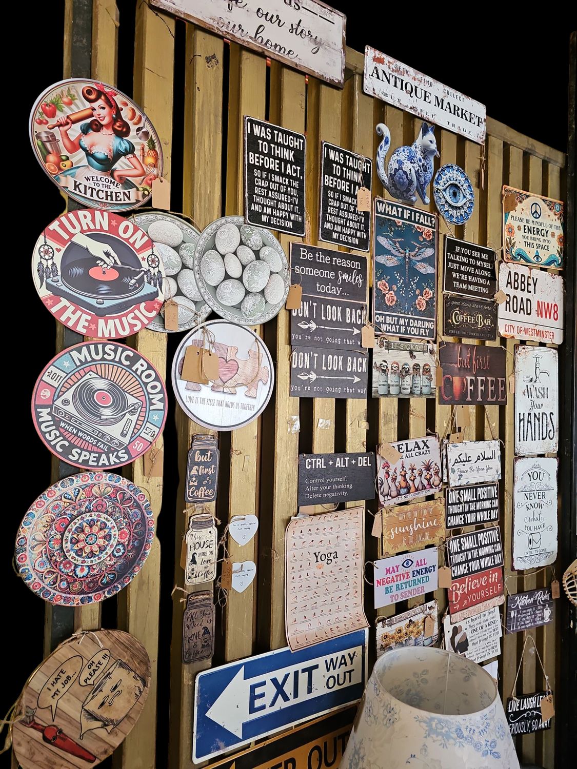 MIXED SIZES METAL SIGNS