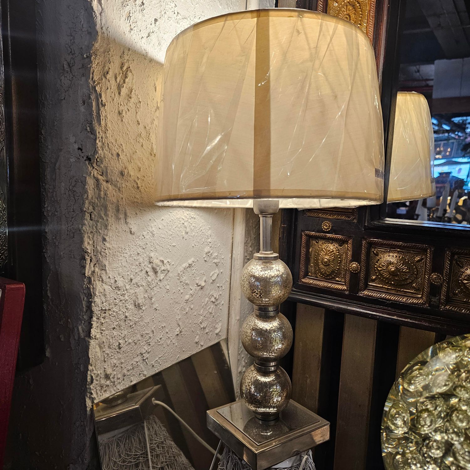 SILVER STACKED BALL DESIGN TABLE LAMP