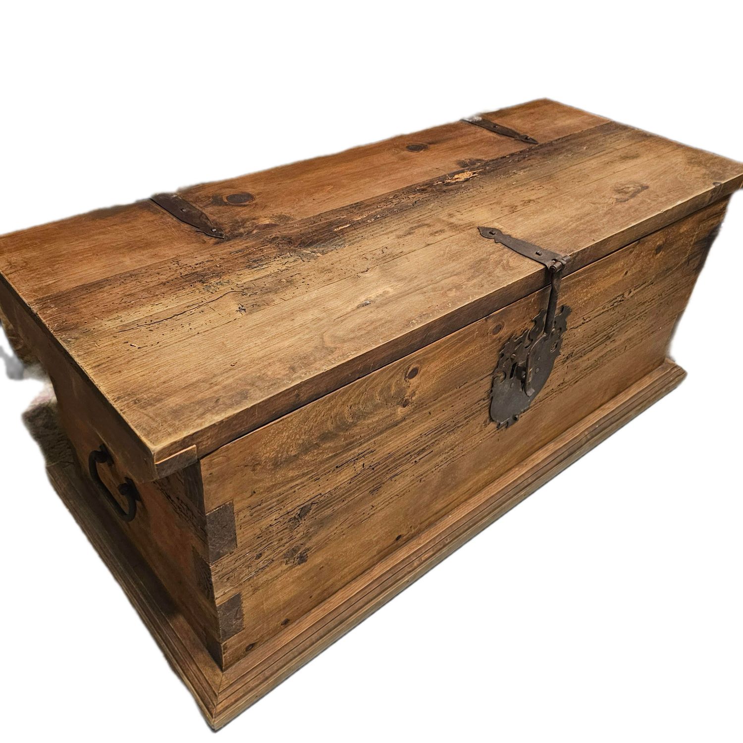 RUSTIC PINE TRUNK CHEST BOX