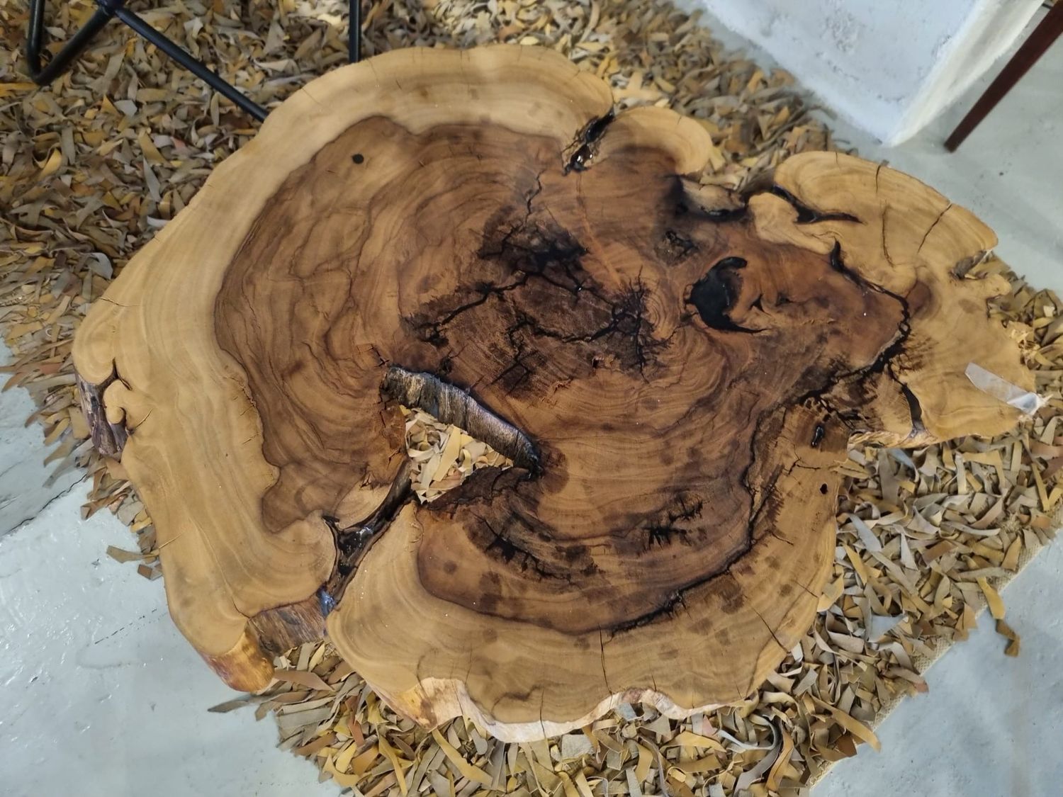 ROUND MEDIUM LIVE WOOD COFFEE TABLE