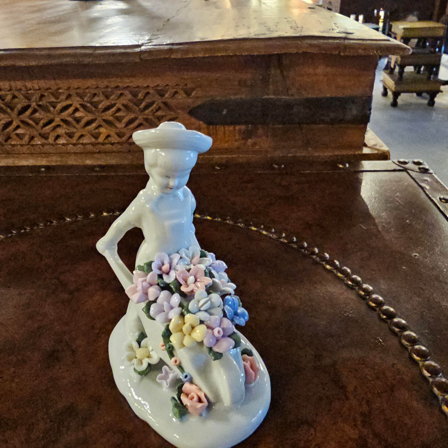 LLADRO YOUR FAVORITE FLOWER GIR FIGURINE