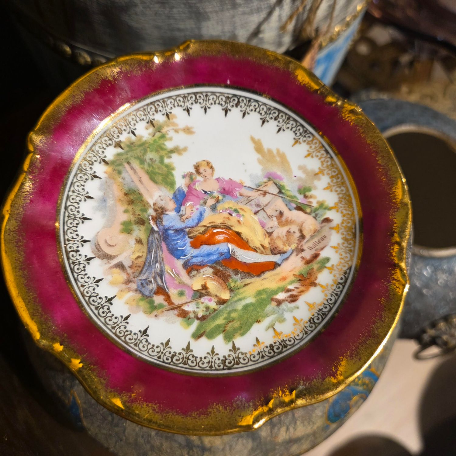 MINIATURE DECORATIVE PLATES MADE FROM LIMOGES PORCELAIN