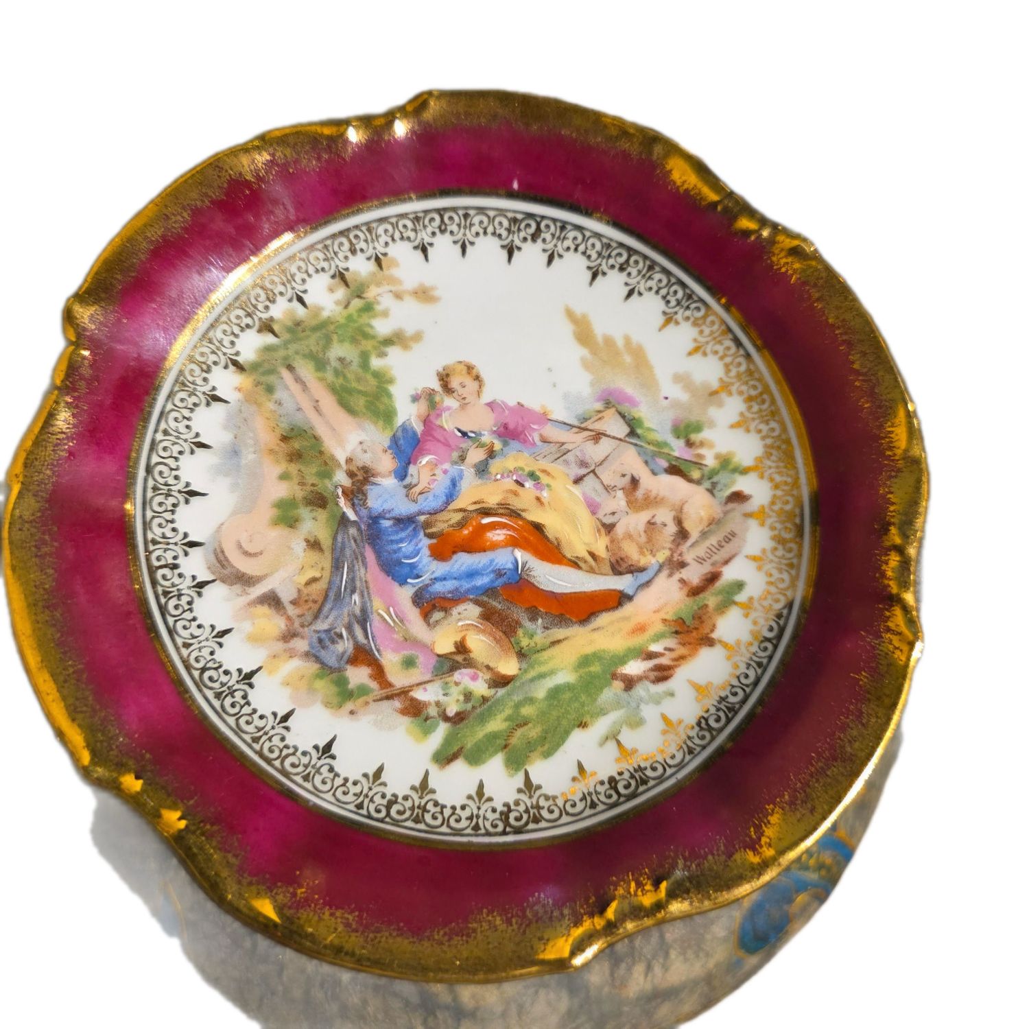 MINIATURE DECORATIVE PLATES MADE FROM LIMOGES PORCELAIN