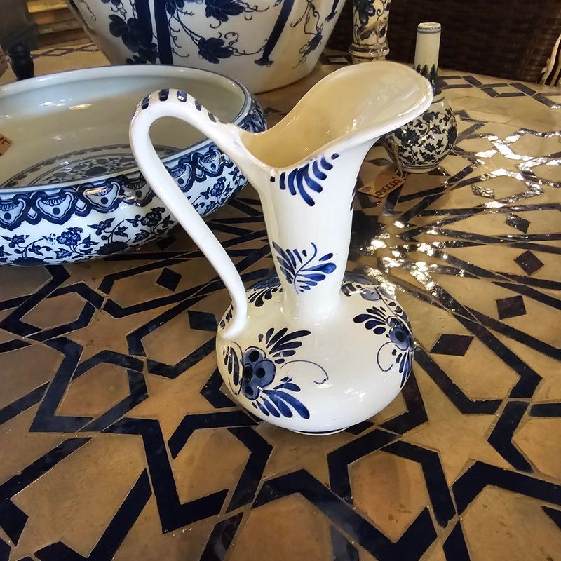 VINTAGE MEDIUM DELFT BLUE WHITE JUG MADE IN HOLLAND HAND PAINTED DUTCH PITCHER FLORAL VASE